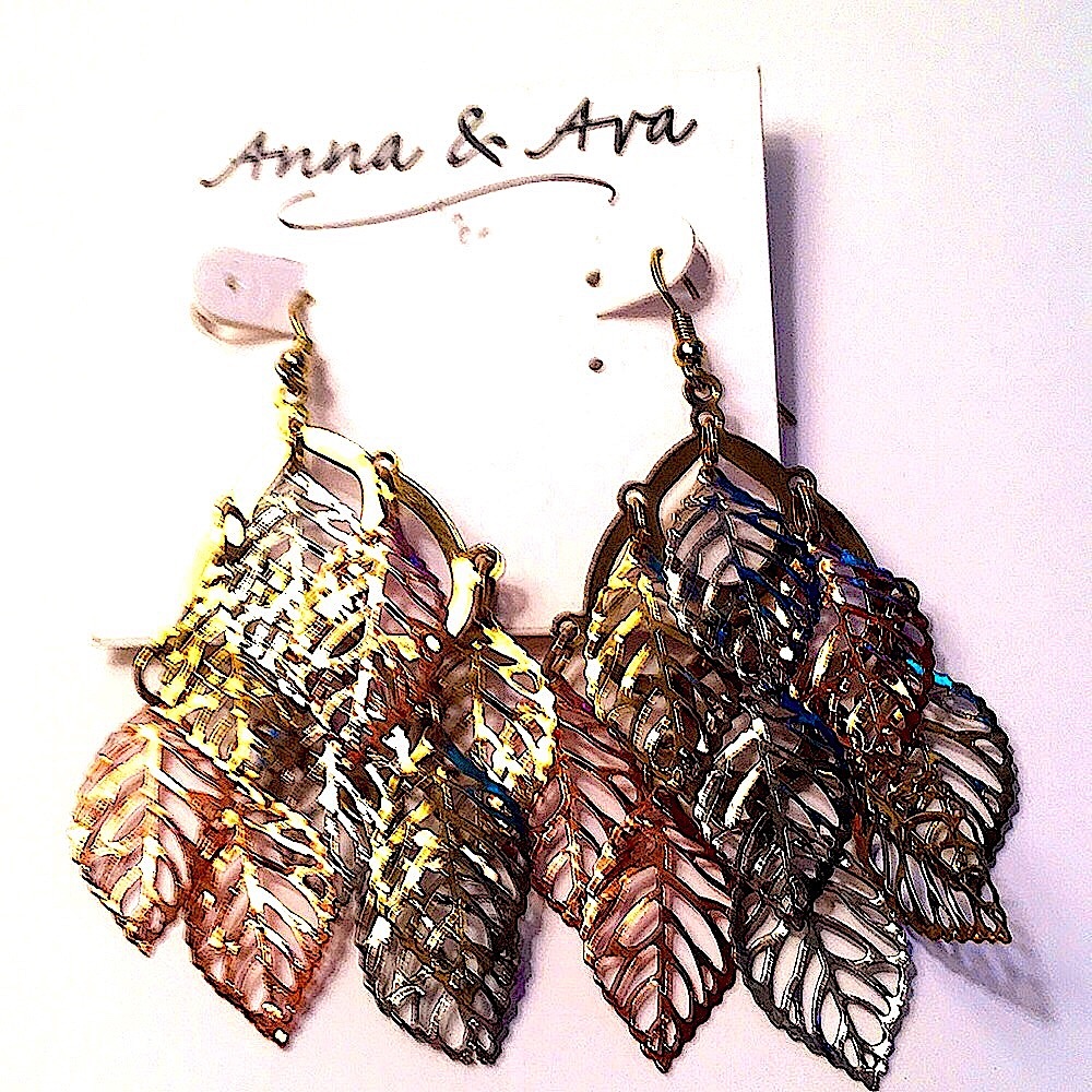 5/$25 ✨FINAL SALE PRICE✨Anna & Ava leaves Chandelier earrings